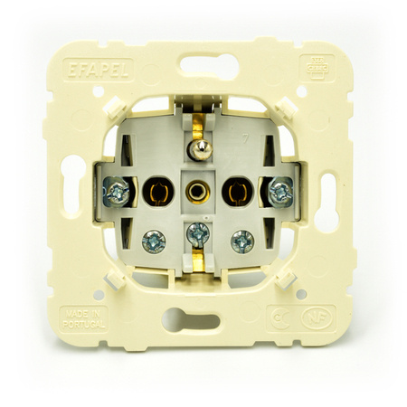 EFAPEL LOGUS90 SINGLE SOCKET WITH GROUND 21111
